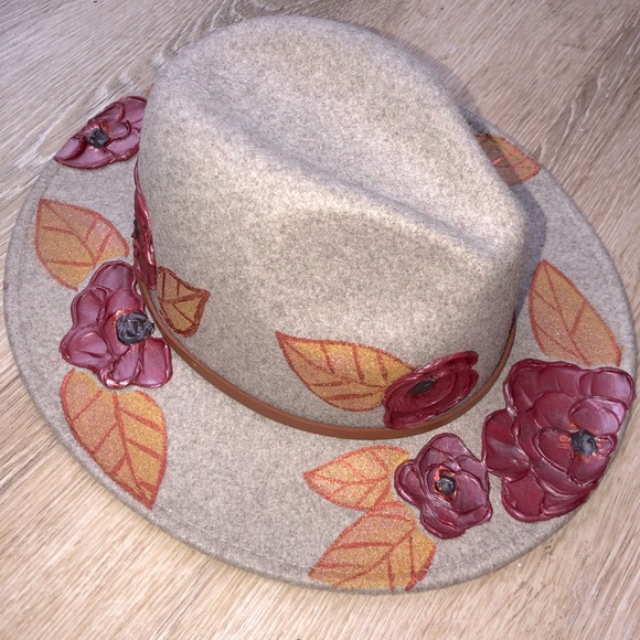 Custom painted floral summer hat - Picture 3 of 3